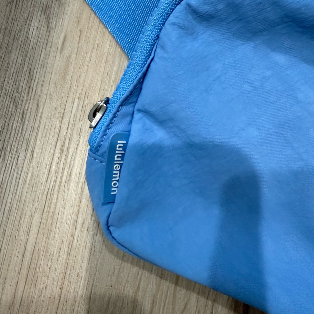 Lululemon Athletica Sky Blue Belt Bag - Picture 4 of 5